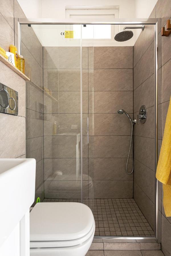 A Yellow Touch - Modern Studio In Isola Milano Exteriör bild