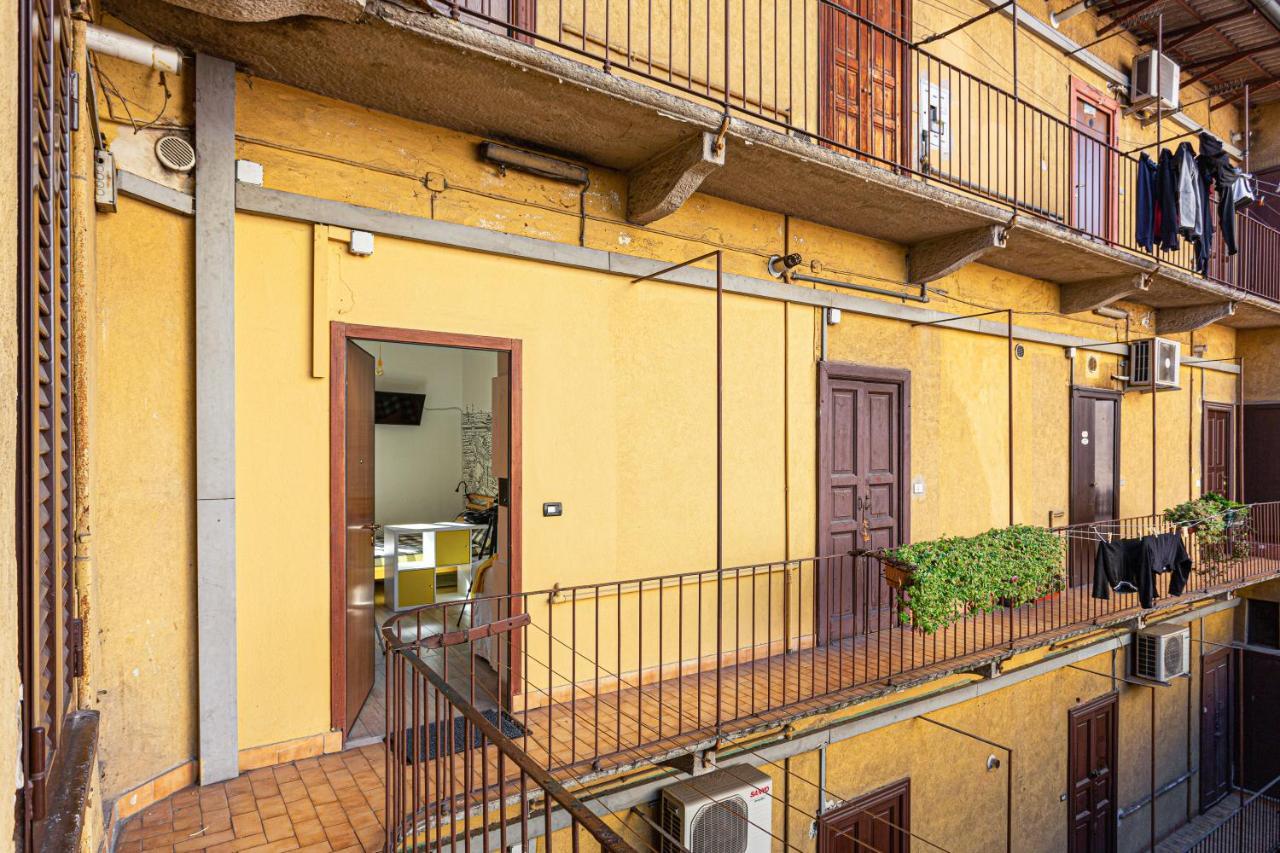 A Yellow Touch - Modern Studio In Isola Milano Exteriör bild
