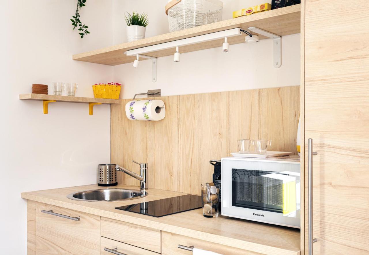 A Yellow Touch - Modern Studio In Isola Milano Exteriör bild