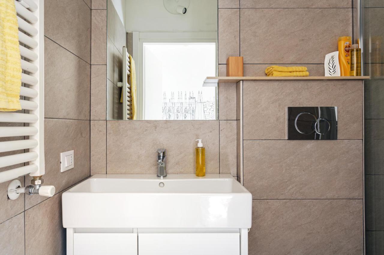 A Yellow Touch - Modern Studio In Isola Milano Exteriör bild