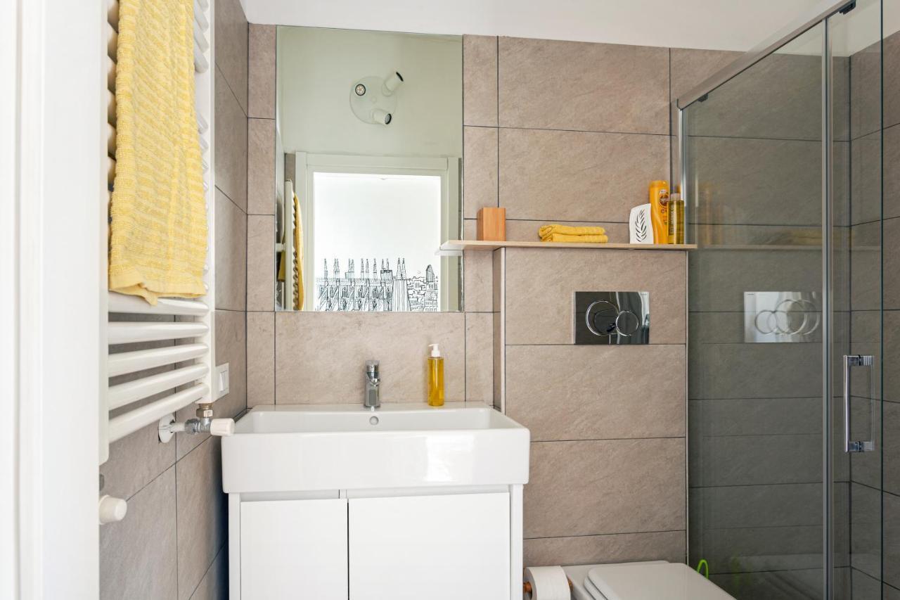 A Yellow Touch - Modern Studio In Isola Milano Exteriör bild